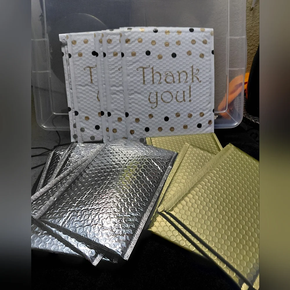 🦋LAST ONE: 15ct. Bubble Mailers 9x11 Polka Dots 6.5x10 Silver/Gold PRICE FIRM - Picture 2 of 8
